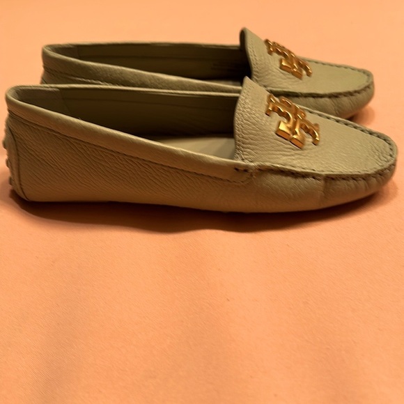 New Tory Burch Everly Pebble Leather Gold Logo Driver Loafer Shoes. Size 7.5 - Picture 7 of 7
